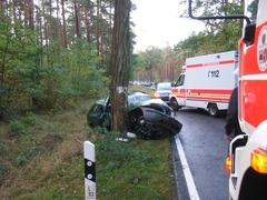 Rettungskräfte an einem Unfallort in der Grüninger Landstraße