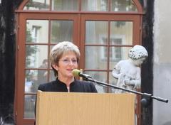 Die Oberbürgermeisterin begrüßt die Gäste der Eröffnungsveranstaltung.
