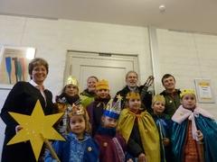 Erinnerungsfoto zum Abschluss des Besuches der Sternsinger 2013.