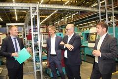 Minister Keller mit Wirtschaftsförderer Tober, Steffen Scheller und Michael Wellenzohn.