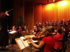 Kammerorchester und Frauenchor "La Musica" unter der Leitung von Iris Simone Au, 2007