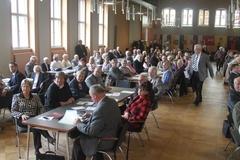 Oberbürgermeisterin Dr. Dietlind Tiemann neben der Bundestagsabgeordneten Andrea Voßhof und gegenüber der Kreisvorsitzende Jürgen Rasztuttis im Rolandsaal