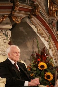 Vicco von Bülow beim Festakt in der St. Gotthardtkirche