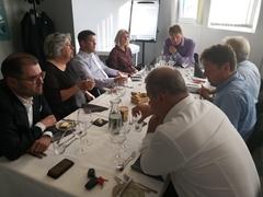 Meeting mit dem Bürgermeister Jesper Würtzen, den beiden Vizebürgermeistern Lolan Ottensen (zweiter von links) und Kare Harder Olesen (dritter von rechts) und dem CEO der Kommune Ballerup (erster von rechts), um neue gemeinsame Projekte zu besprechen
