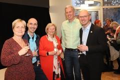 Der OB mit Festgästen, darunter die ehemalige Bundestagsabgeordnete Dr. Margrit Spielmann.