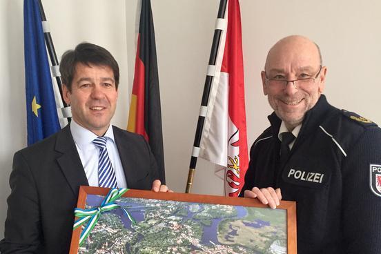 Bürgermeister Steffen Scheller besucht Polizeistandort und gratuliert Polizeidirektion zum Wiedereinzug in die Magdeburger Straße
