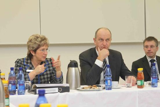 Innenminister besucht Regionalleitstelle Brandenburg