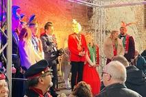 OB Scheller bei seiner Ansprache vor dem närrischen Volk.