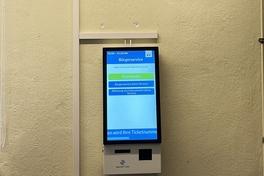 Terminal mit Anzeigentafel