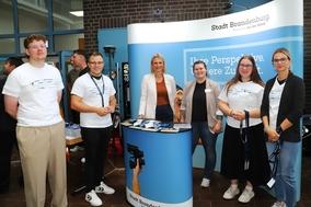 Das Ausbildungsteam der Stadt Brandenburg an der Havel am Stand beim Berufemarkt.