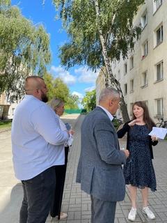 Rundgang über das Gelände des Wohnheimes in der Upstallstraße 13