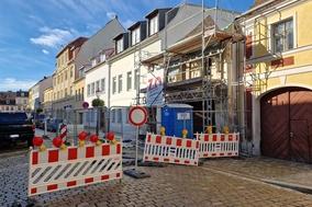 Eines der kleinsten Häuser der Bäckerstraße, die Nummer 15, ist gegenwärtig eine Großbaustelle.