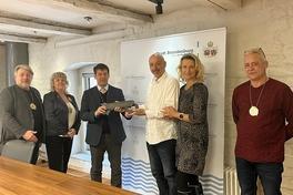 Tradition am Aschermittwoch: Brandenburger Karnevalisten bringen Schlüssel ins Rathaus zurück