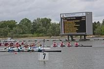 Eine große Anzeigetafel zeigt die Starter und Ergebnisse