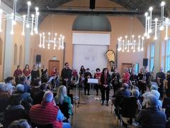 Menschen im Rolandsaal