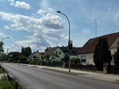 Ein Dialogdisplay hilft, die vorgeschriebene Geschwindigkeit in der Woltersdorfer Straße einzuhalten.