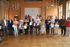 Gruppenbild mit allen ausgezeichneten Seniorinnen und Senioren.