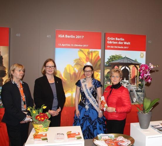 Oberbürgermeisterin Dietlind Tiemann wünscht den Berliner Kollegen viel Glück zur IGA 2017