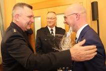 Polizeidirektor Endro Schuster gratulierte im Namen der ehemaligen Polizei-Kollegen.