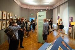 Einblick in die Ausstellungseröffnung.