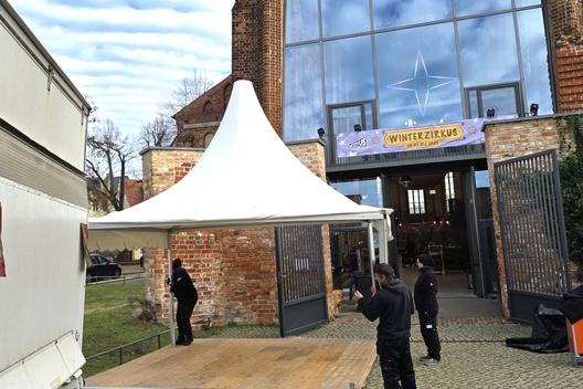 Der Winterzirkus zieht in die Johanniskirche und auf den angrenzenden Platz.