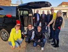 Der neue Vereinsbus des FSV Viktoria Brandenburg 1990 e.V. macht Mitgliedern mit Handicap Teilhabe möglich.