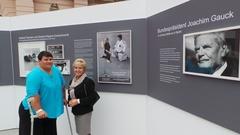 Motto der gemeinsamen Fotoserie: "Wir lassen uns nicht aufs Kreuz legen!"