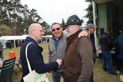 Im Gespräch mit den Jägern.