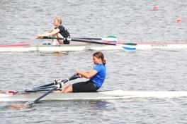 Junge Rudererinnen auf dem Beetzsee