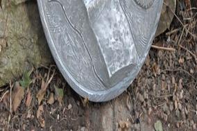 Relief von "Robert Leue" wieder auf dem Marienberg