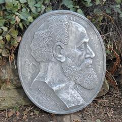 Relief von "Robert Leue" wieder auf dem Marienberg