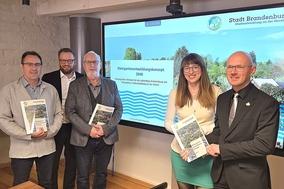 Stellten das Kleingartenentwicklungskonzept vor: Daniel Keip, Jessica Schulz, Fred Schenk, Michael Müller und Maik Görke.