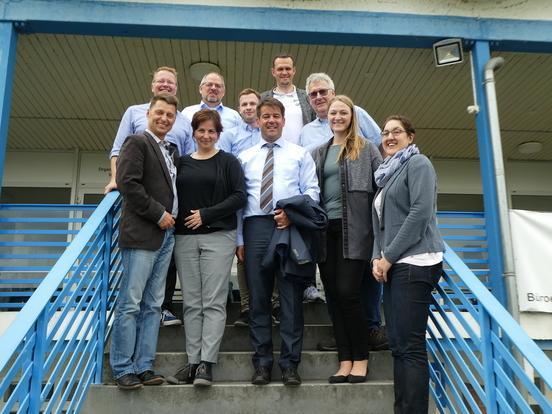 Gruppenfoto mit Oberbürgermeister Steffen Scheller (vorn, 3.v.l.)