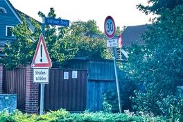 Die Straßenschäden sind derzeit beschildert