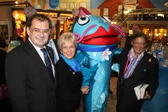 Ihre Königliche Hoheit, BUGA-Zweckverbandsvorsitzende Dietlind Tiemann und Landwirtschaftsminister Jörg Vogelsänger mit dem Maskottchen der BUGA 2015 Havelregion Wilma Wels