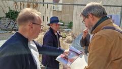 Stadtarchäologe Stefan Dalitz erklärte mittels Fotos, welche Schätze der Baugrund bislang preisgab.