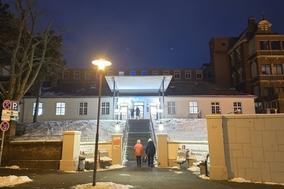 Der gegenwärtige Haupteingang des Universitätsklinikums.