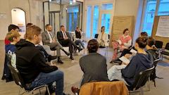 Die kommunikative Runde der ersten Kinder- und Jugendsprechstunde.