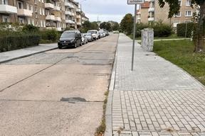 Gehweg entlang der Fahrban nach der Sanierung