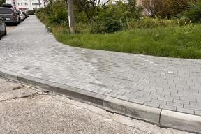 Gehweg entlang der Fahrban nach der Sanierung