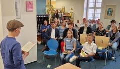 Fridtjof Thomas Jäschke absolvierte seine Buchvorstellung und Lesung im Stehen.