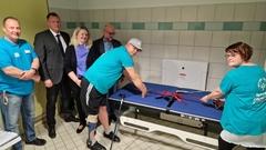 Übergabe und Funktionstest der Pflegeliege im Marienbad.