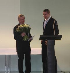 Dank der Facharbeiter an ihren Ausbilder und Prüfungsvorbereiter Dieter Brüln