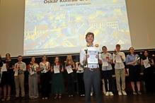 Der beste Abiturient Oskar Konrad Grunicke vor den anderen Ausgezeichneten.