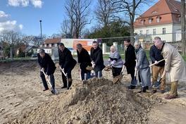 Spatenstich für Erweiterungsbau der Begegnungsstätte Schloss Gollwitz