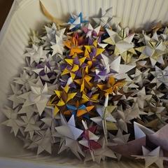 Fröbelsterne aus Papier.