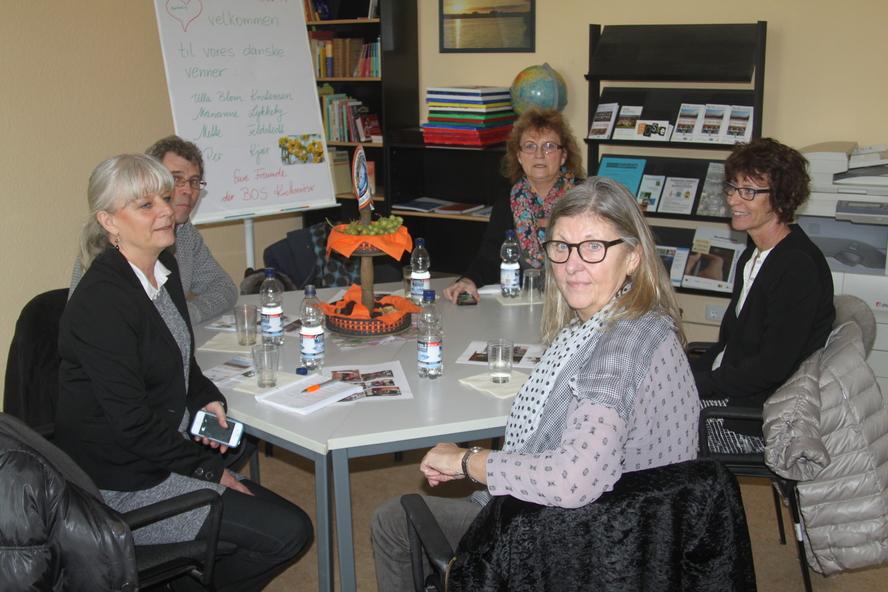 Zusammensitzen der Gäste