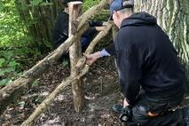 Der Zaun wird zusammengebaut