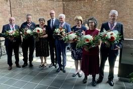 Ministerpräsident Dr. Duetmar Woidke (4. von links) mit den Ordensträgerinnen und Ordensträgern.