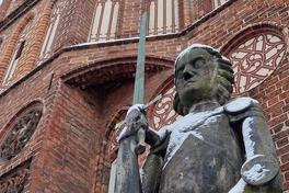 Den Roland stellen Azubis der Stadtverwaltung am 15. Dezember in den Mittelpunkt ihrer Adventskalender-Aktion.